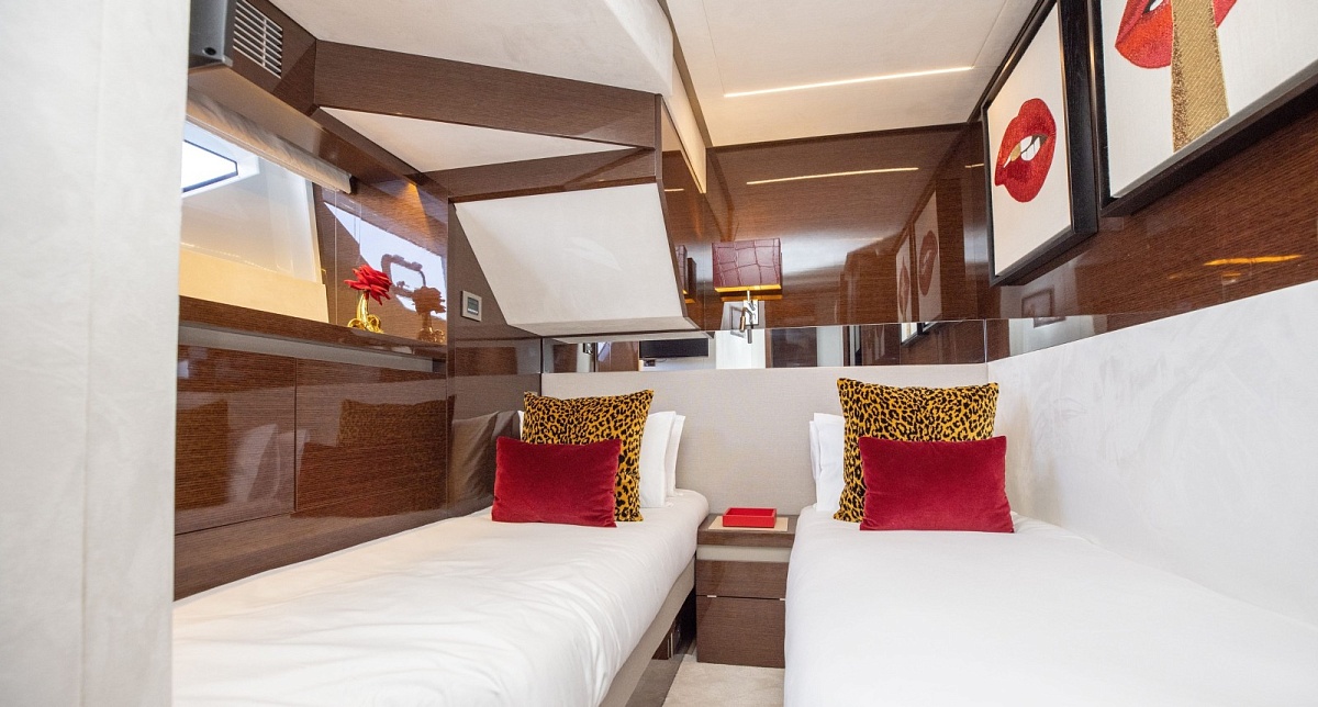 Аренда яхты Prestige 680 Apollonia во Франции - гостевая каюта